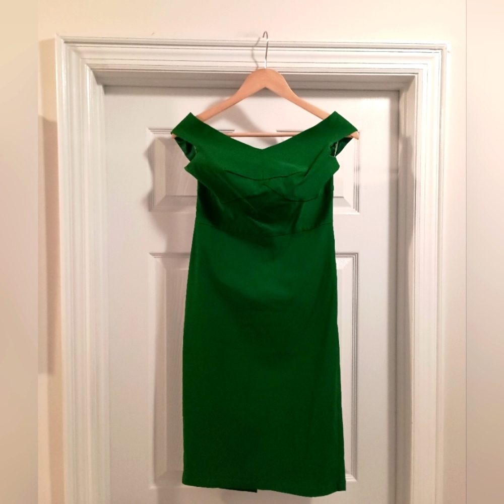 Belle poque Kelly Green off the shoulders dress Size Medium